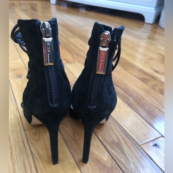BCBG GENERATION-Caliko suede strappy elastic pumps. Size 6M. Black - Picture 8 of 16